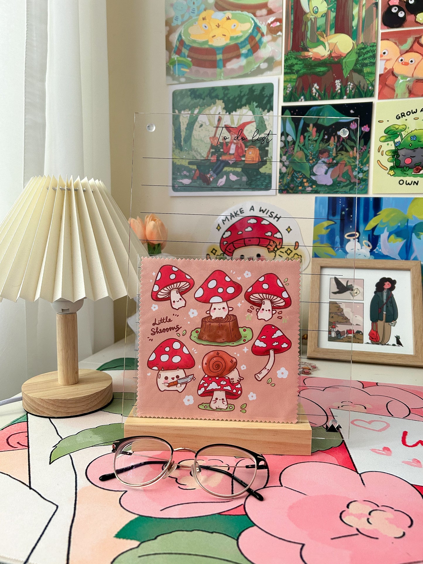 Little shroom lens cloth